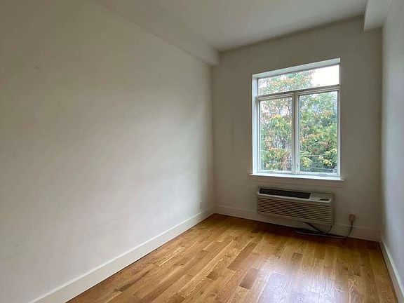 5th image of 91 Varet St APT 3