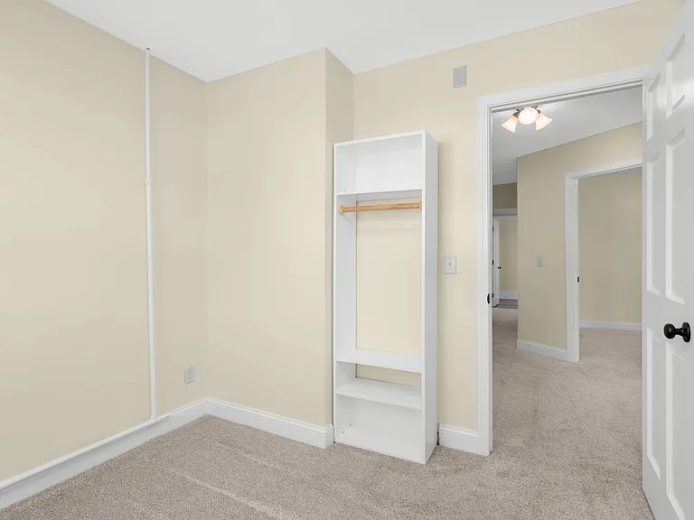 460 Beaumont St — Photo 15