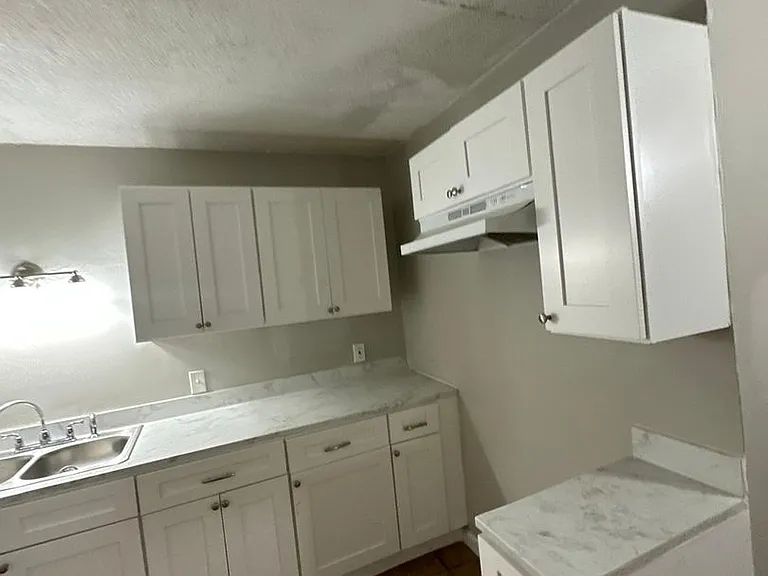 2851 Sophia St — Photo 20