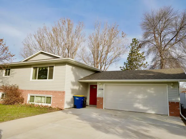 1526 6th Ave NE, Jamestown, ND 58401