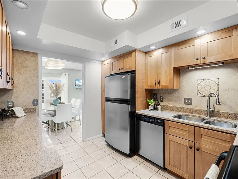 17400 Gulf Blvd #J7 — Photo 8