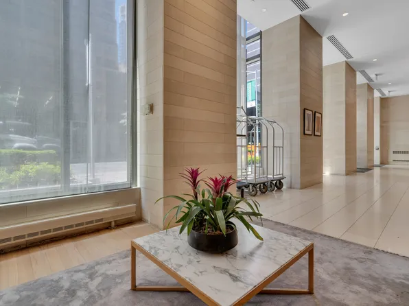 9 West 31st Street image 2 of 15