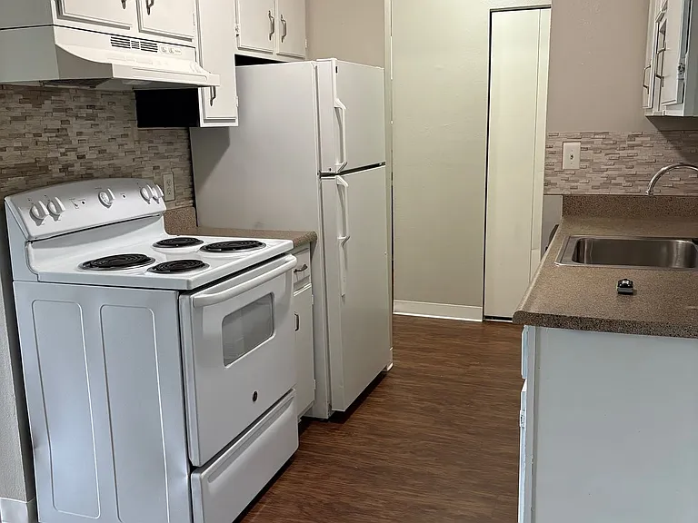 Prospect Pointe Apartments — Photo 48