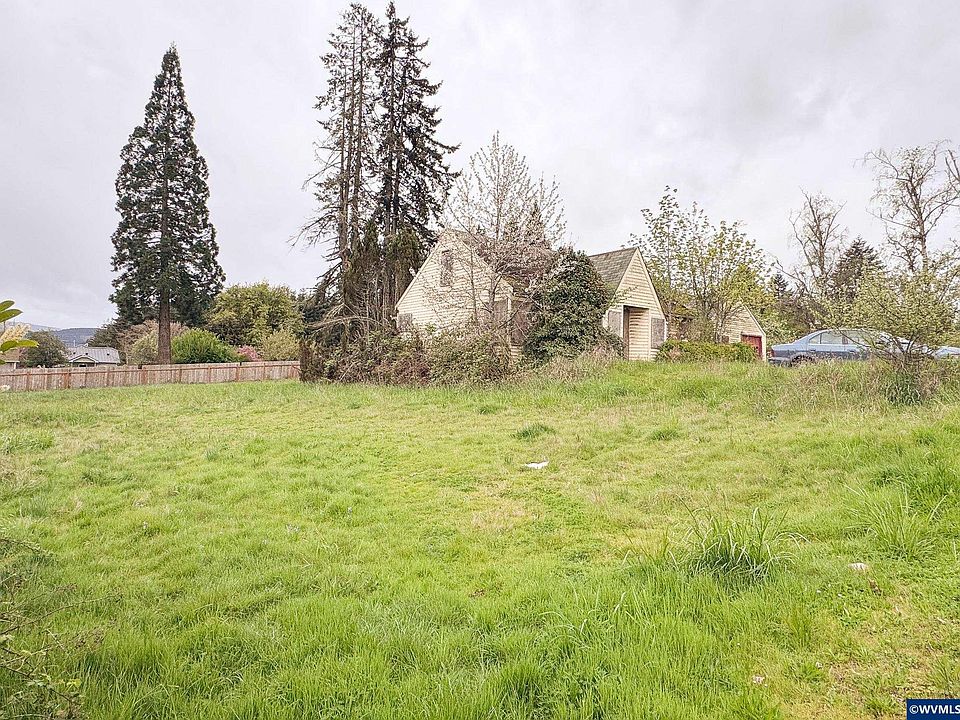 2nd image of LOT 235 SW Ivy St #12
