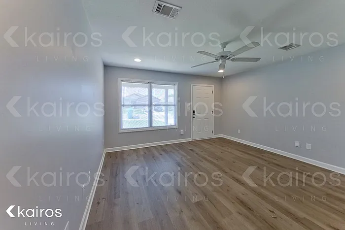 146 Wexford Way — Photo 2