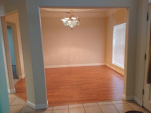 Formal dinning room