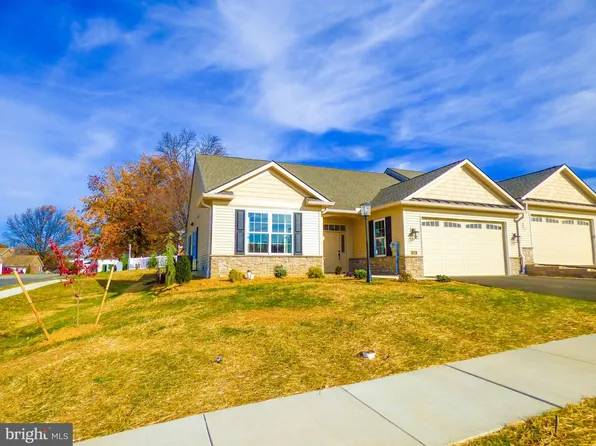 616 Bluff Stone Dr, York, PA 17402