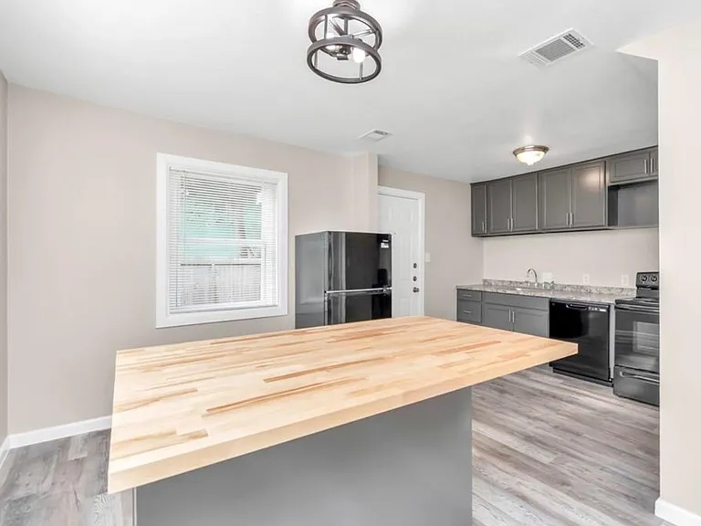 3404 Blodgett St — Photo 11