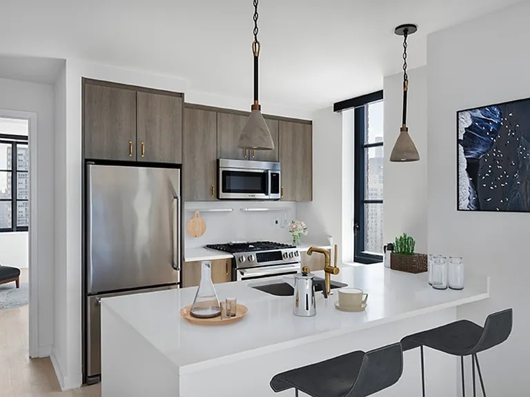 515 W 38th St #2D — Photo 4