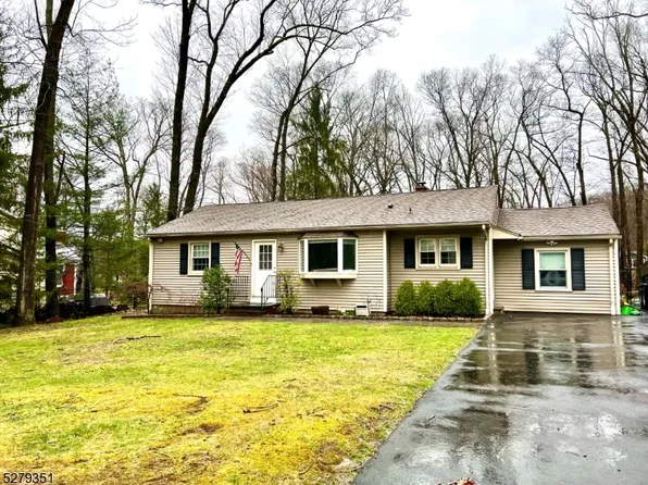 22 Old Farmers Rd, Washington Twp., NJ 07853