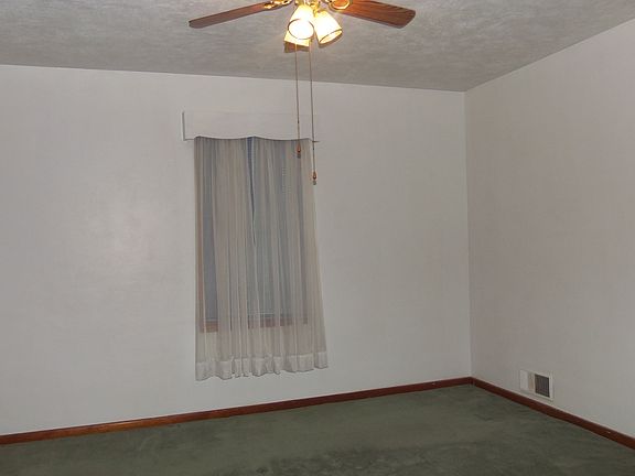 5th image of 106 Leech St