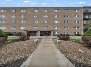 20333 Detroit Rd APT 406, Rocky River, OH 44116