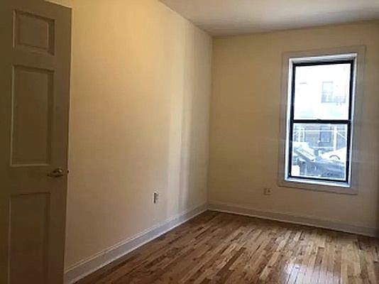 5th image of 170 Nagle Ave #506