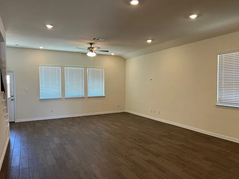 3409 Riverlawn Dr — Photo 5