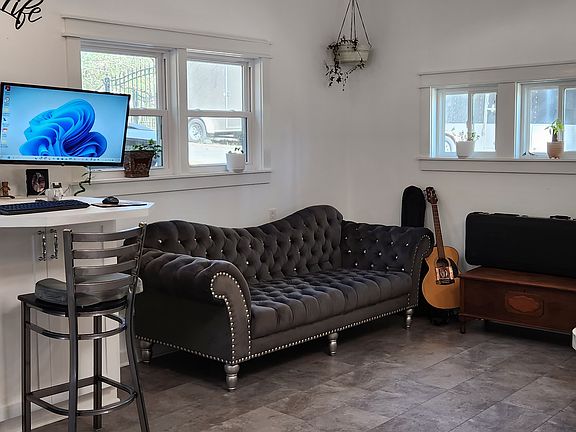 LIVING ROOM OFF THE KITCHEN FACING DRIVEWAY