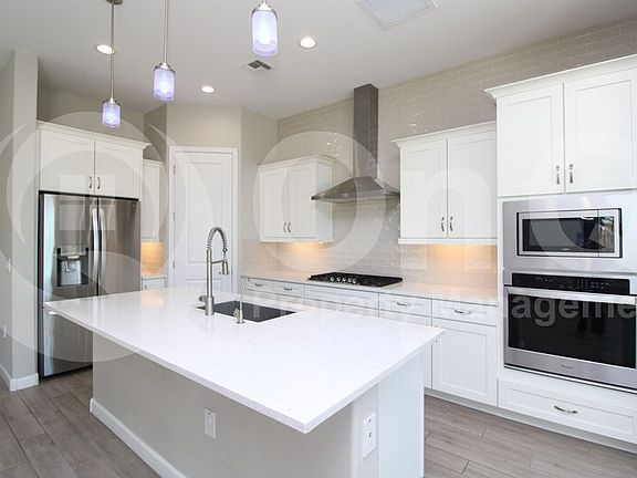 3rd image of 2027 E Northwood Dr