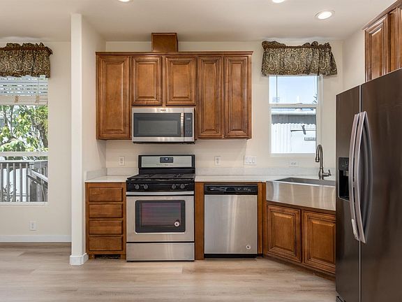 4th image of 9 Larkspur Place