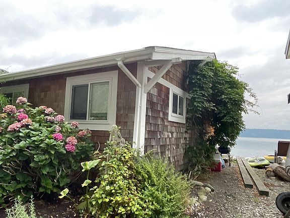 2nd image of 3146 Shoreline Dr