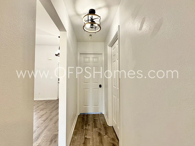2426 Houston Cir — Photo 19