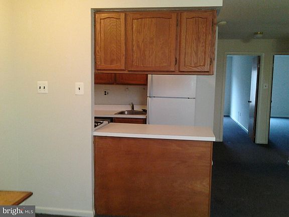 5th image of 757 N Ringgold St Unit B