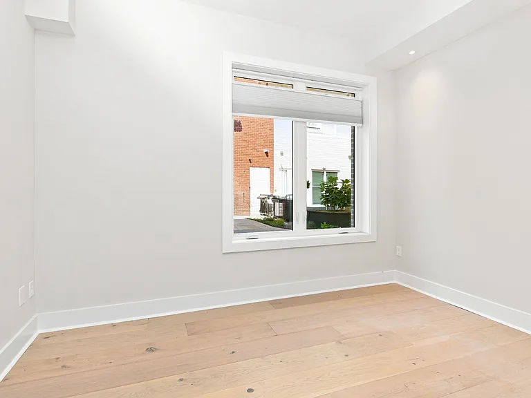 919 12th St NE — Photo 11