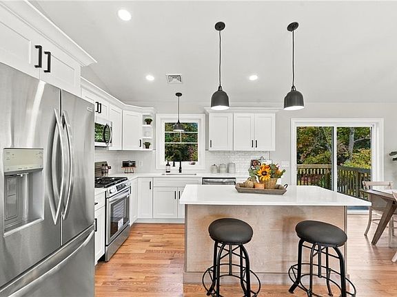 3rd image of 5 Anthony Dr