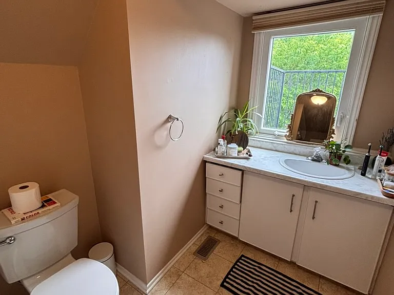 488 Gilmour St #3 — Photo 9