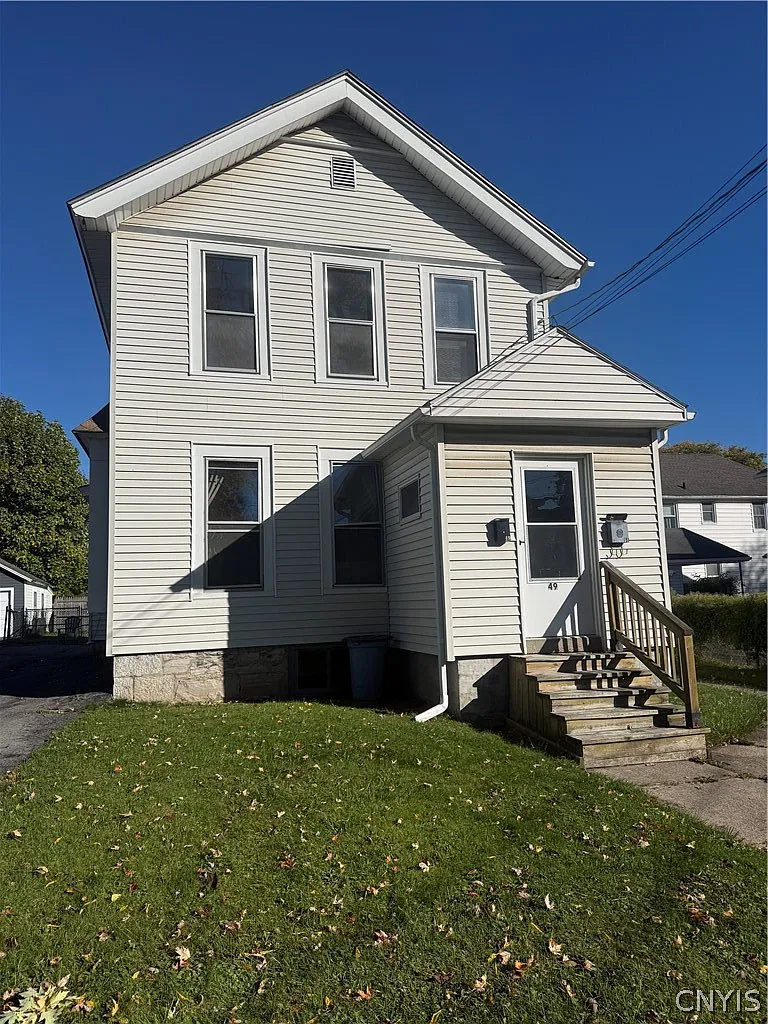 2 bed, 1.0 bath, 2168 sqft, $1,100 — Photo 1