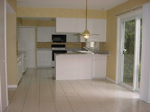 Eating are and kitchen