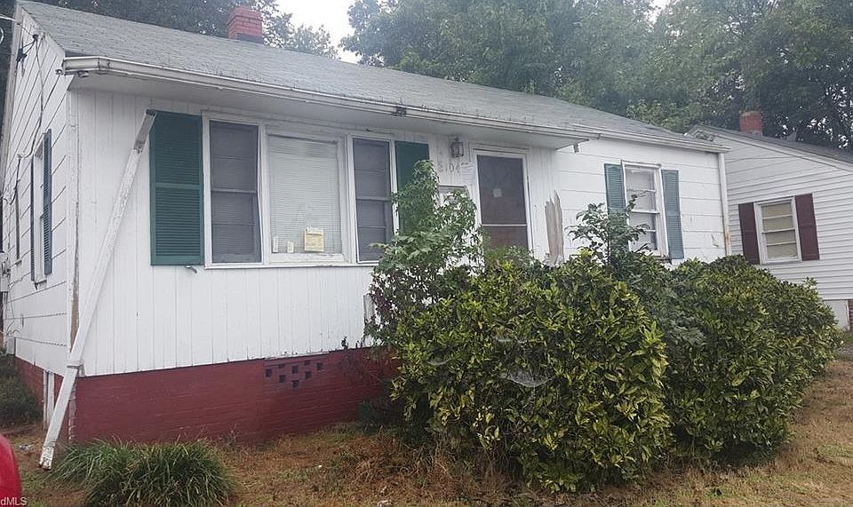2nd image of 2104 S Elm Eugene St