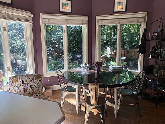 Kitchen eating nook