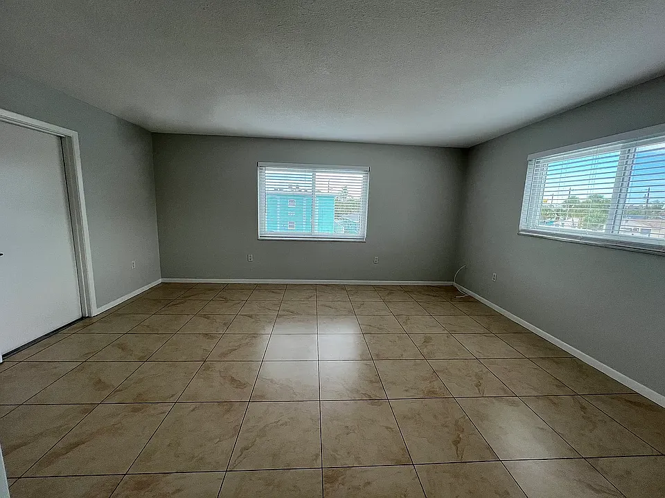 524 69th Ave #201