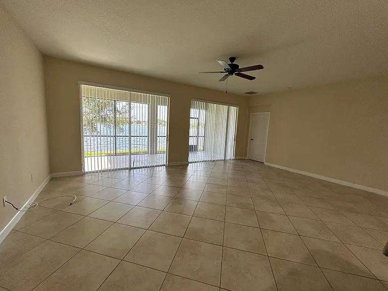 2950 Youngford St — Photo 3