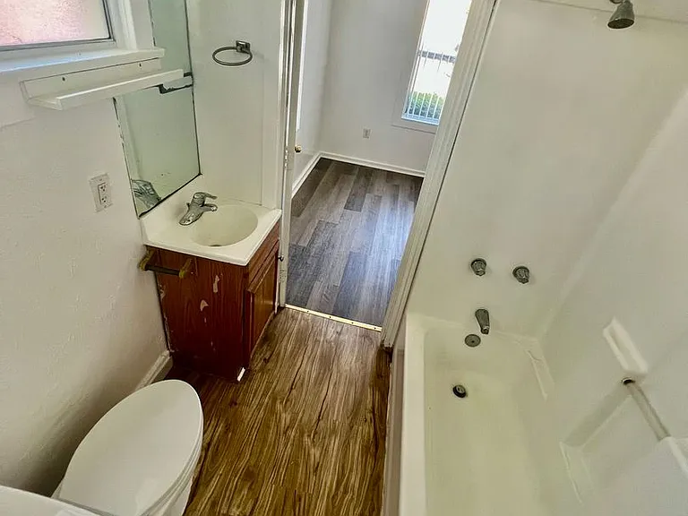 1214 Mitchell St — Photo 17