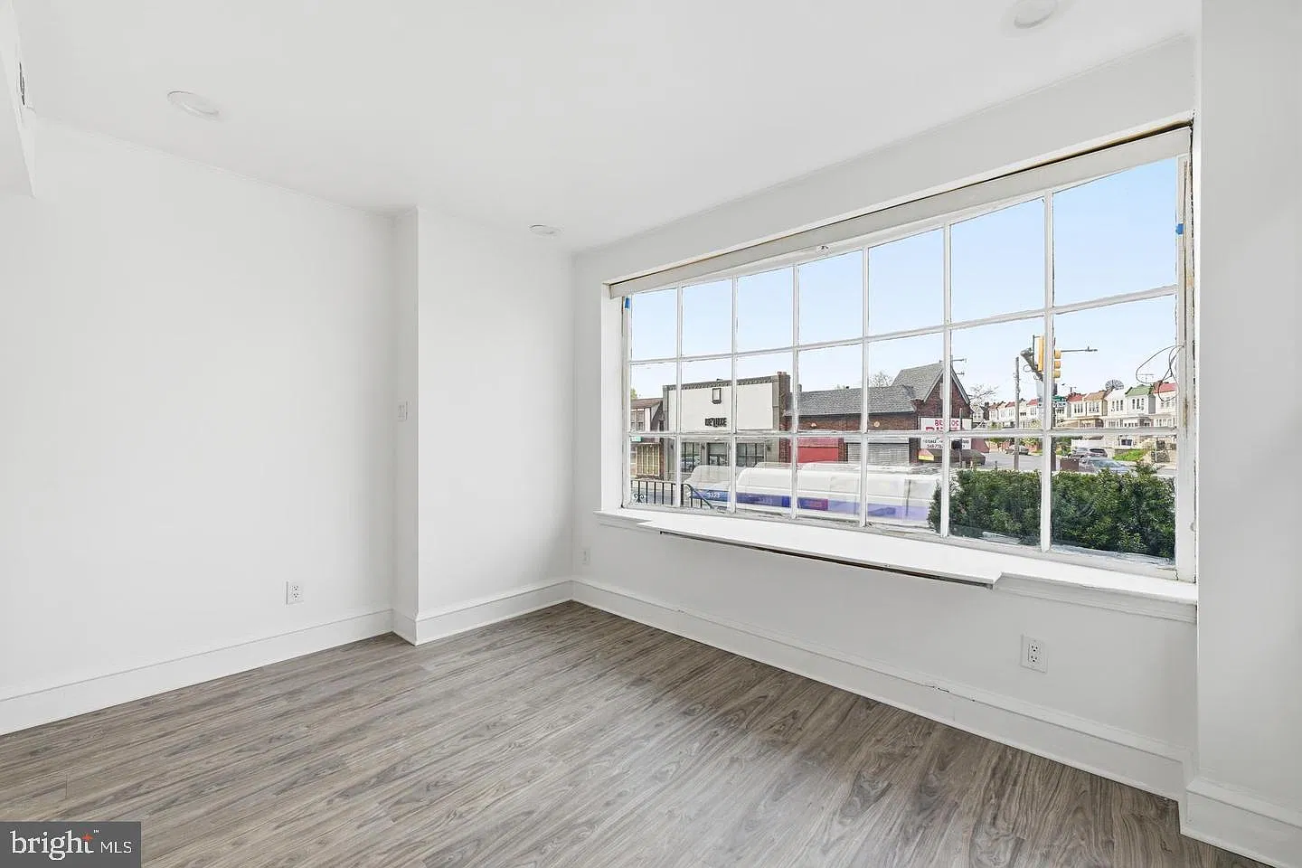 3 bed, 1.5 bath, 2200 sqft, $1,850 — Photo 3