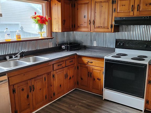 4th image of 629 Barton Ave