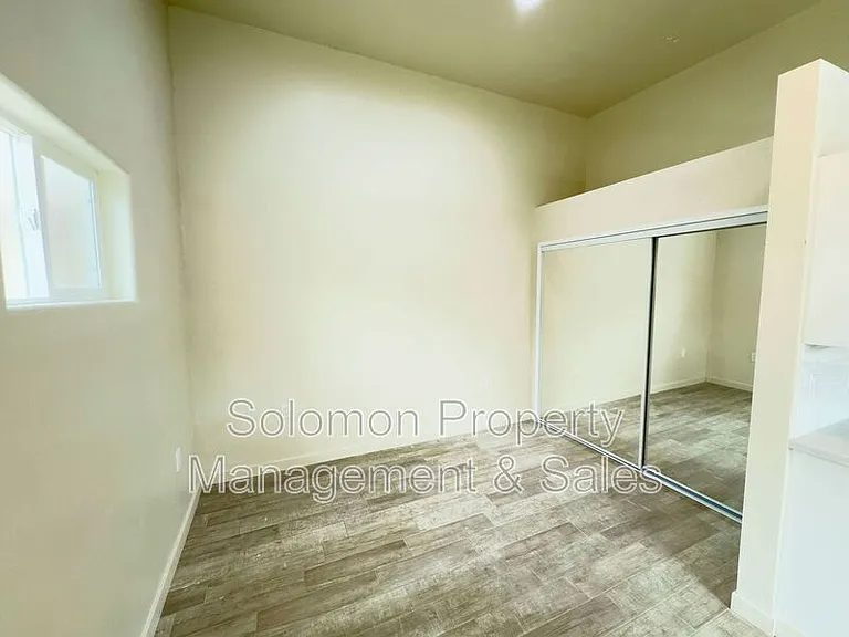 513-2 N Ditmar St — Photo 3