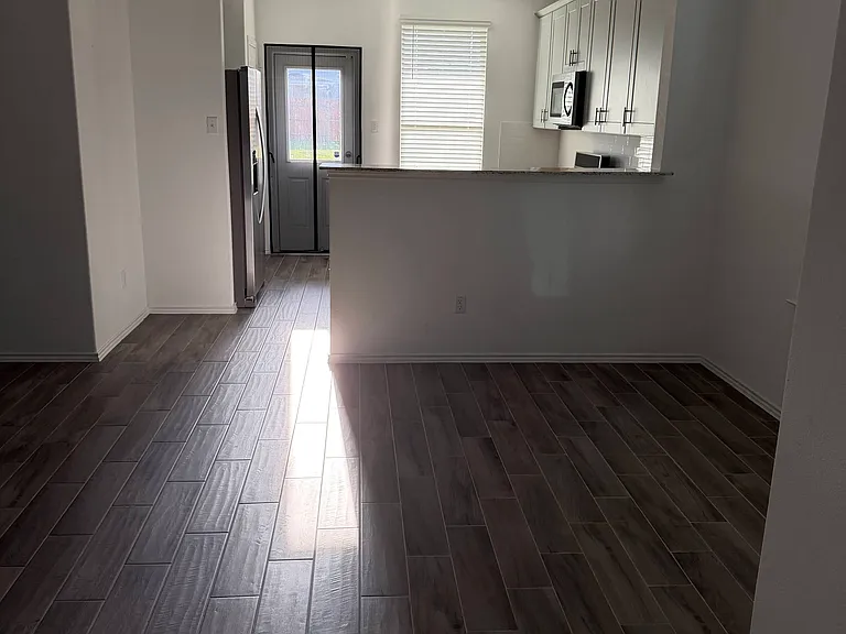 133 Bennington Dr — Photo 4