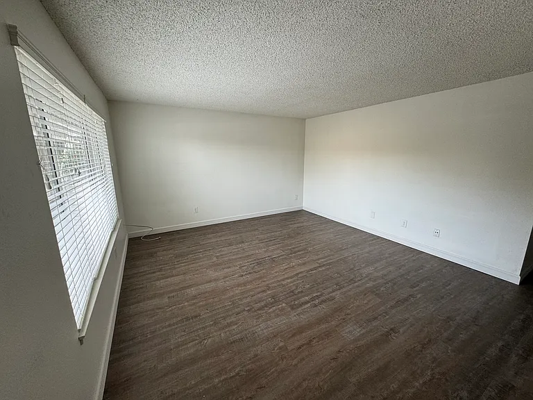 1254 W Cornell Ave — Photo 2