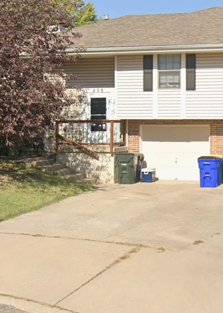 Coming Soon! Spacious 3-Bedroom Split-Level Duplex On A Quiet Lee's Summit Cul-de-Sac — Photo 1