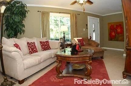 LIVING ROOM/ENTRY WAY
