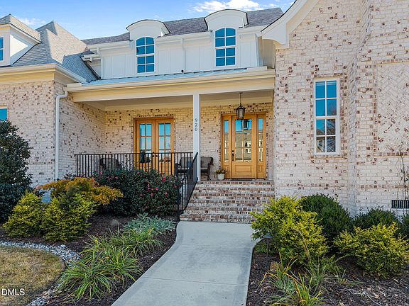 3rd image of 920 Regent Oak Dr