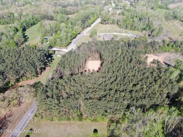 1501 S Slayden Rd, Holly Springs, MS 38635