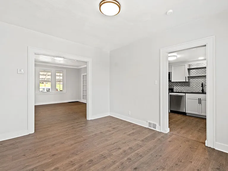 813 E 10th Ave — Photo 3