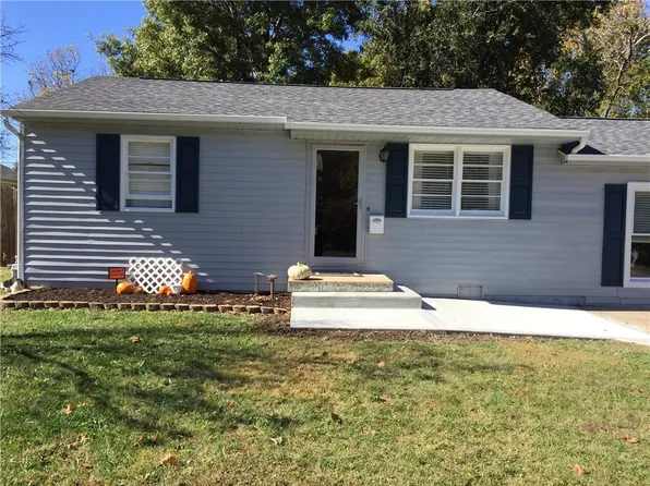 6036 Rosehill Rd, Shawnee, KS 66216