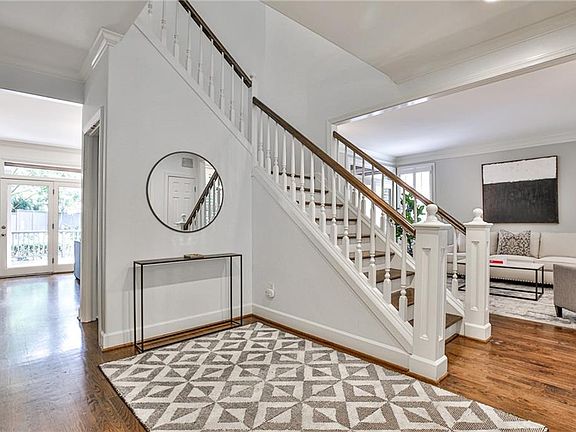 3rd image of 675 Greystone Park NE
