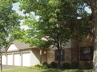 1372 Stratford Dr, Gurnee, IL 60031