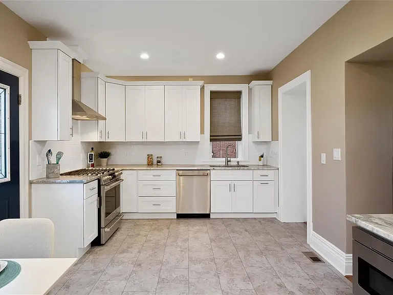 5083 Waterman Blvd — Photo 4