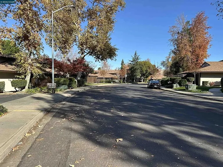 5451 Roundtree Pl #F — Photo 19