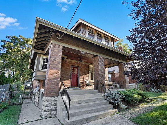 3rd image of 2562 Irving Pl